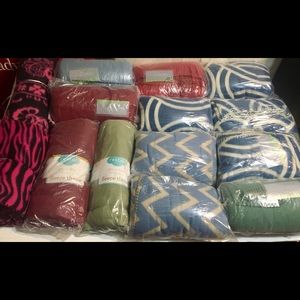 Restor style 50” x 60” fleece throw blanket New